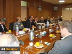 نشست دکتر حسینی با مسئولین دانشکده