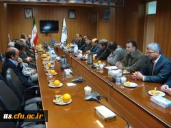 نشست دکتر حسینی با مسئولین دانشکده