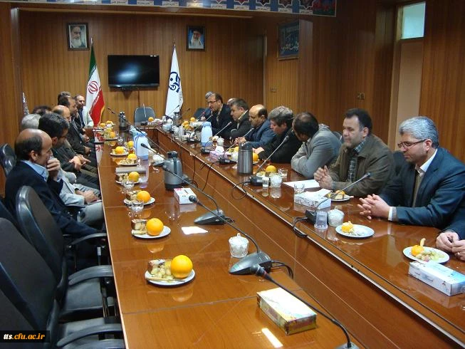 نشست دکتر حسینی با مسئولین دانشکده