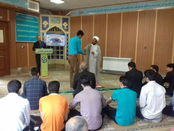 تجلیل  واهدای جوایز به  دانشجویان منتخب مسابقه بعثت  در محل نماز خانه  داتشگاه فرهنگیان واخد علامه طباطبایی سبزوار  باحضور مسولین دانشگاه  3