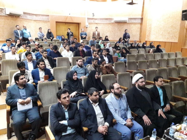 حضور جمعی از استادان ودانشجویان دانشگاه فرهنگیان سبزوار درنشست کتاب خوان اهل قلم سبزوار درتالار بیهقی روز چهارشنبه  ۵  اردیبهشت ۷۹ 2