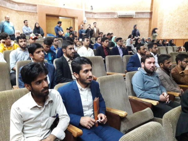 حضور جمعی از استادان ودانشجویان دانشگاه فرهنگیان سبزوار درنشست کتاب خوان اهل قلم سبزوار درتالار بیهقی روز چهارشنبه  ۵  اردیبهشت ۷۹ 4