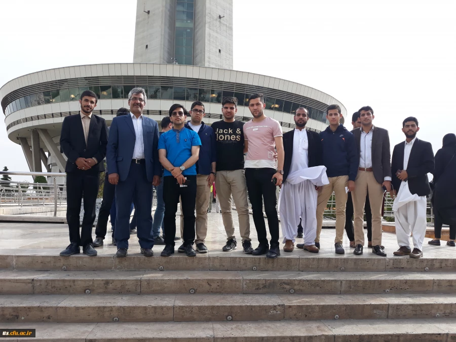 بازدید دانشجویان دانشگاه فرهنگیان سبزوار ازسی ویکمین نمایشگاه کتاب تهران 3