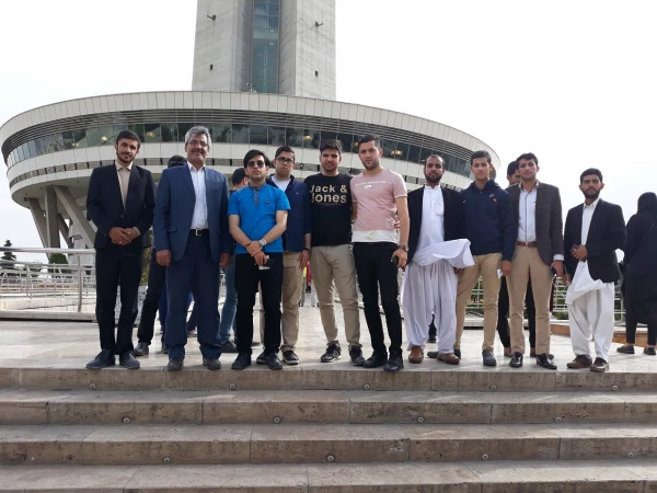 بازدید دانشجویان دانشگاه فرهنگیان سبزوار ازسی ویکمین نمایشگاه کتاب تهران 13