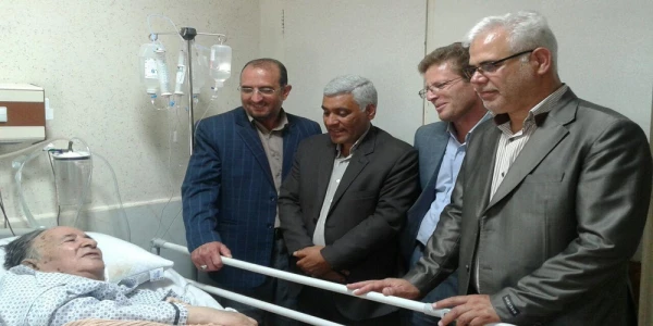 عیادت و بازدید مسئولین و استادان مرکز علامه طباطبایی سبزوار از استاد برجسته و چهره ماندگار کشور دکتر علوی مقدم 2