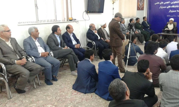 دیدار نمایندگان تشکل های دانشجویی و مسئولین دانشگاه با امام جمعه محترم شهرستان سبزوار 8 خرداد 5