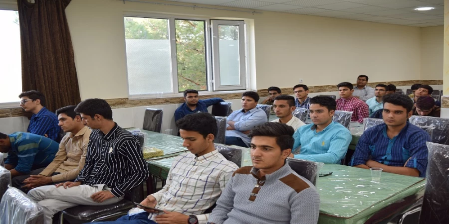 جلسه توجیهی دانشجویان جدید الورود با حضور مسئولین و کارشناسان دانشگاه فرهنگیان سبزوار 28