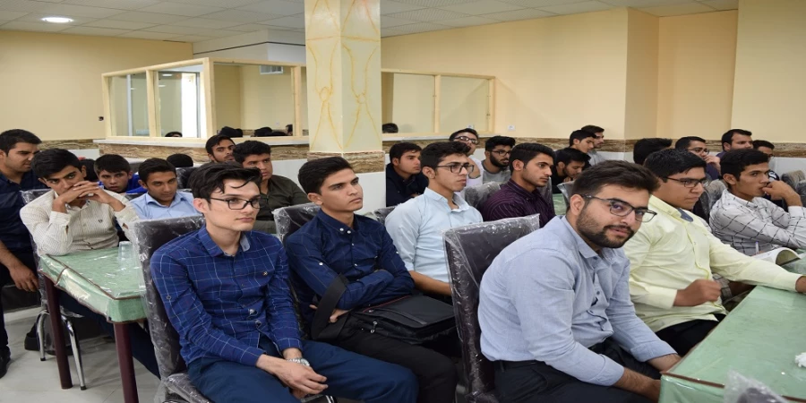 جلسه توجیهی دانشجویان جدید الورود با حضور مسئولین و کارشناسان دانشگاه فرهنگیان سبزوار 30