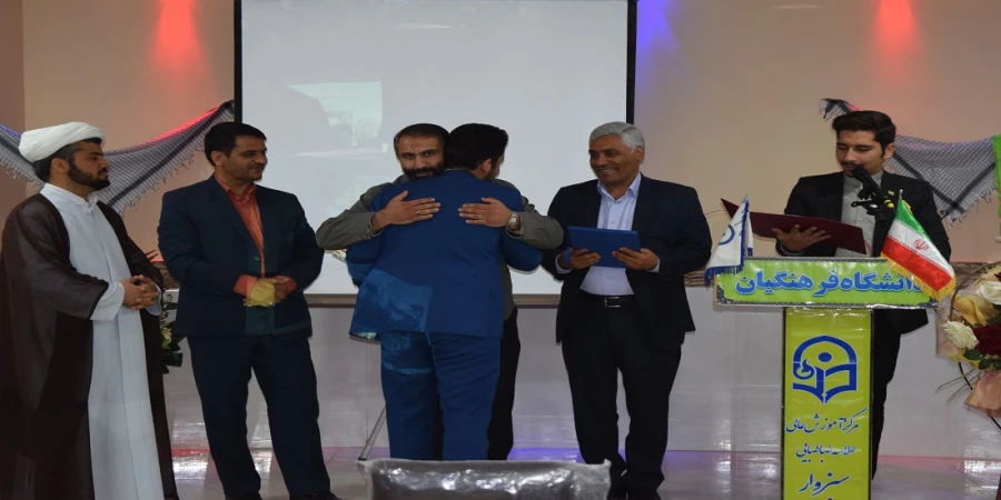 جلسه تکریم و معارفه بسیج دانشجویی همزمان با برگزاری جشن هفته وحدت 8