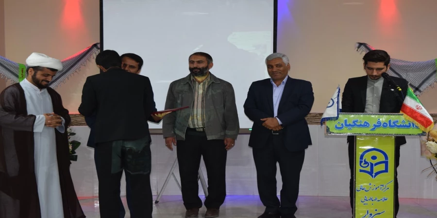 جلسه تکریم و معارفه بسیج دانشجویی همزمان با برگزاری جشن هفته وحدت 9