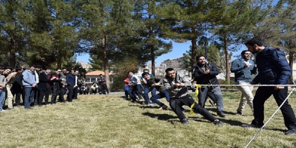 برگزاری مسابقات طناب کشی ویژه دانشجویان  2