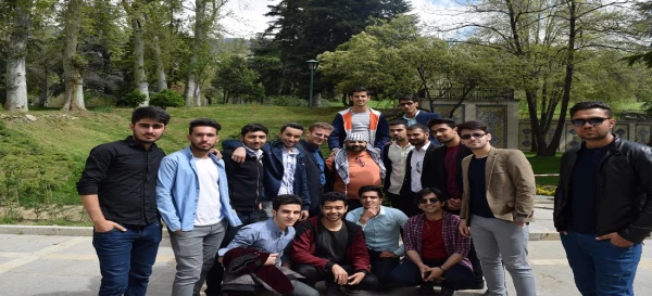 حضور دانشجو معلمان دانشگاه فرهنگیان سبزوار در نمایشگاه کتاب تهران 14