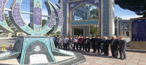 به مناسبت هفته بزرگداشت مقام معلم 

حضور دانشجو معلمان و مسئولین دانشگاه فرهنگیان سبزوار در مزار شهدای این شهرستان 2