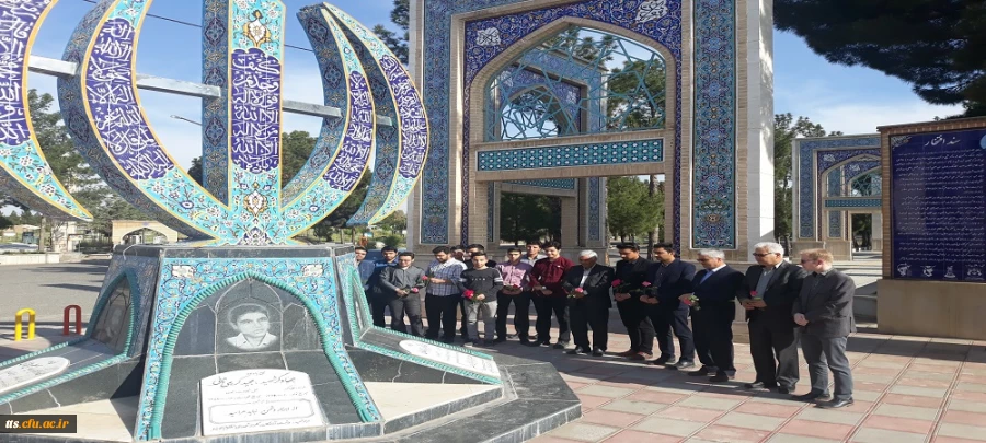 به مناسبت هفته بزرگداشت مقام معلم 

حضور دانشجو معلمان و مسئولین دانشگاه فرهنگیان سبزوار در مزار شهدای این شهرستان 2