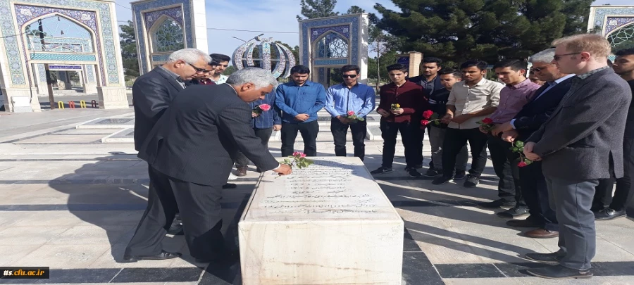 به مناسبت هفته بزرگداشت مقام معلم 

حضور دانشجو معلمان و مسئولین دانشگاه فرهنگیان سبزوار در مزار شهدای این شهرستان 2