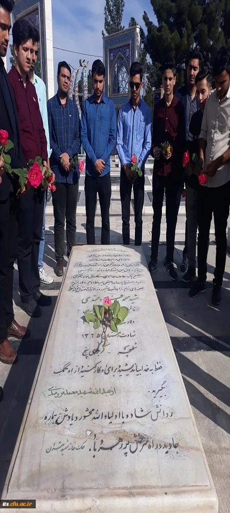 به مناسبت هفته بزرگداشت مقام معلم 

حضور دانشجو معلمان و مسئولین دانشگاه فرهنگیان سبزوار در مزار شهدای این شهرستان 2