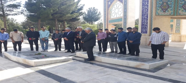 به مناسبت هفته بزرگداشت مقام معلم 

حضور دانشجو معلمان و مسئولین دانشگاه فرهنگیان سبزوار در مزار شهدای این شهرستان 4