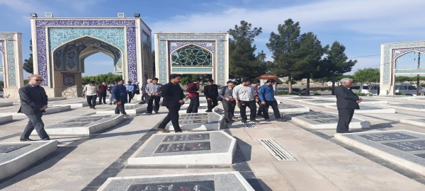 به مناسبت هفته بزرگداشت مقام معلم 

حضور دانشجو معلمان و مسئولین دانشگاه فرهنگیان سبزوار در مزار شهدای این شهرستان 6