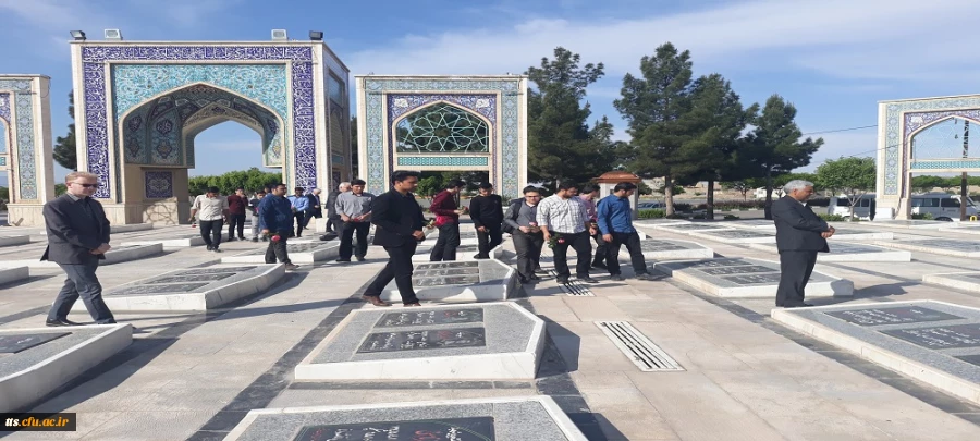 به مناسبت هفته بزرگداشت مقام معلم 

حضور دانشجو معلمان و مسئولین دانشگاه فرهنگیان سبزوار در مزار شهدای این شهرستان 6