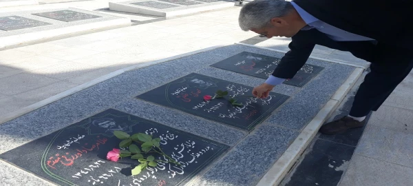 به مناسبت هفته بزرگداشت مقام معلم 

حضور دانشجو معلمان و مسئولین دانشگاه فرهنگیان سبزوار در مزار شهدای این شهرستان 7