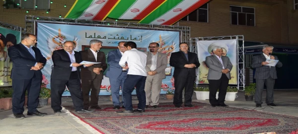 حضور دکتر عظیمی مدیرکل برنامه ریزی فرهنگی و اجتماعی دانشگاه فرهنگیان کشور 

در حاشیه برگزاری مراسم هفته گرامیداشت مقام معلم و دهه سرآمدی آموزش  2