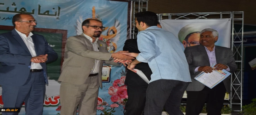 حضور دکتر عظیمی مدیرکل برنامه ریزی فرهنگی و اجتماعی دانشگاه فرهنگیان کشور 

در حاشیه برگزاری مراسم هفته گرامیداشت مقام معلم و دهه سرآمدی آموزش  2