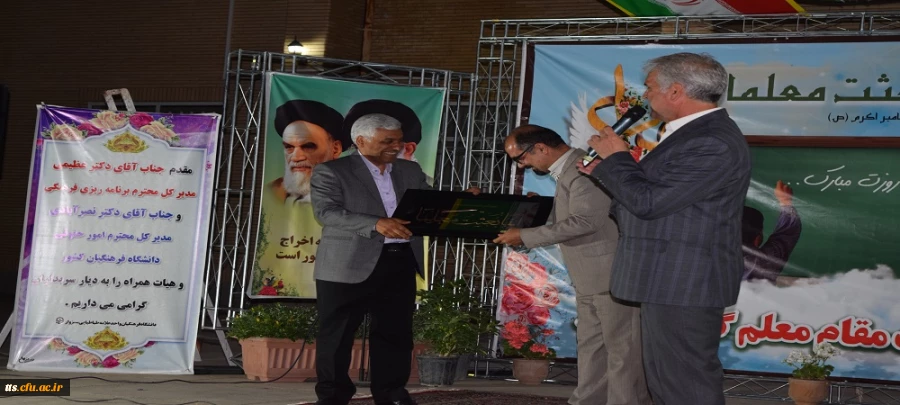 حضور دکتر عظیمی مدیرکل برنامه ریزی فرهنگی و اجتماعی دانشگاه فرهنگیان کشور 

در حاشیه برگزاری مراسم هفته گرامیداشت مقام معلم و دهه سرآمدی آموزش  2