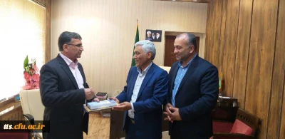 در حاشیه دیدار سرپرست دانشگاه فرهنگیان سبزوار با مدیر کل آموزش و پرورش استان خراسان رضوی 

اعطای تقدیر نامه رئیس دانشگاه فرهنگیان کشور به دکتر خدابنده لو مدیر کل آموزش و پرورش استان خراسان رضوی