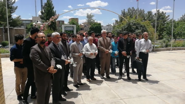 برگزاری مراسم گرامیداشت سالگردارتحال بنیانگذارجمهوری اسلامی ایران امام خمینی(ره) دردانشگاه فرهنگیان علامه طباطبایی سبزوار با حضورمعاونت دانشگاه واعضاء هیات علمی وکارکنان ودانشجومعلمان 10