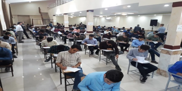 بازدید کارشناس نظارت و ارزیابی مدیریت امور پردیسها از روند برگزاری امتحانات واحد علامه طباطبایی سبزوار 3