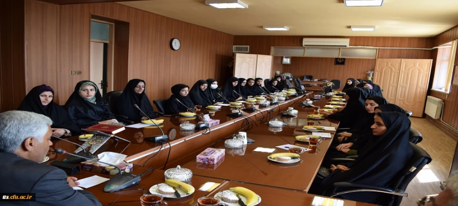 جلسه هم اندیشی و پرسش و پاسخ دانشجو معلمان خواهر ورودی 97 3