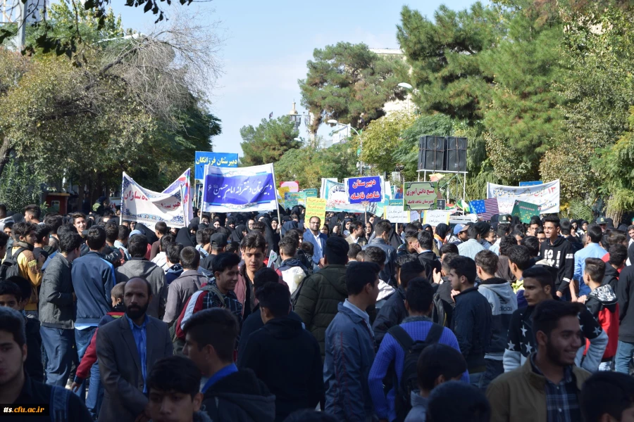 حضور گسترده و پرشور دانشجویان دانشگاه فرهنگیان سبزوار در راهپیمایی یوم الله ۱۳ آبان
 4