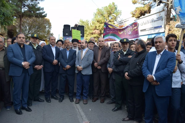 حضور گسترده و پرشور دانشجویان دانشگاه فرهنگیان سبزوار در راهپیمایی یوم الله ۱۳ آبان
 7