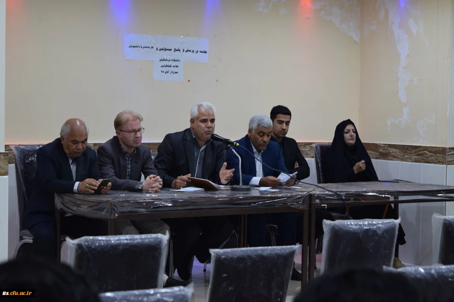 جلسه ی پرسش و پاسخ مسئولین و کارشناسان مرکز علامه طباطبایی سبزوار با دانشجو معلمان در تاریخ 1398/08/12 برگزار گردید. 2