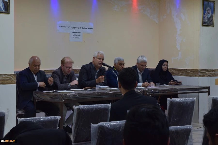 جلسه ی پرسش و پاسخ مسئولین و کارشناسان مرکز علامه طباطبایی سبزوار با دانشجو معلمان در تاریخ 1398/08/12 برگزار گردید. 4