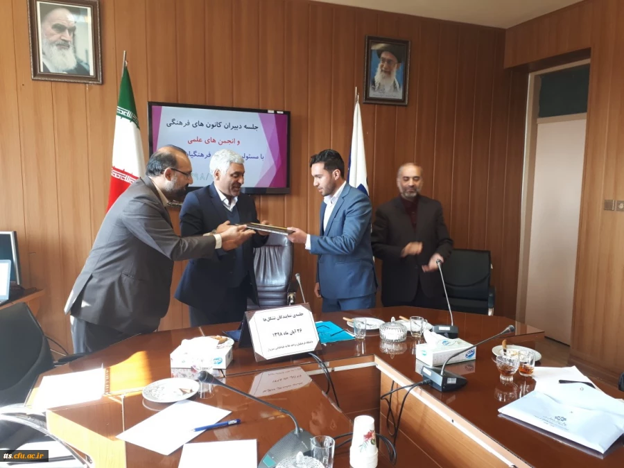 برگزاری جلسه مسئولین دانشگاه فرهنگیان سبزوار  با دبیران کانون های فرهنگی وانجمن های علمی دانشجویی درمورخ یکشنبه 26/8/98 درمحل سالن کنفرانس دانشگاه                     2