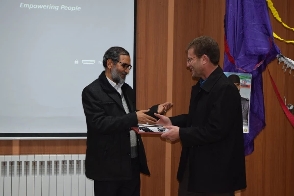 مراسم بزرگداشت هفته ی بسیج در واحد علامه طباطبایی سبزوار  برگزار شد 2