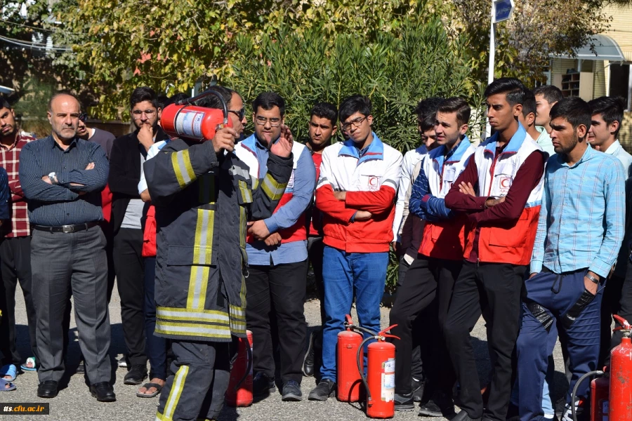 کارگاه اطفاء حریق با حضور کارشناسان خدمات ایمنی و آتش نشانی شهرداری سبزوار در دانشگاه فرهنگیان واحد علامه طباطبایی سبزوار برگزار گردید.  2