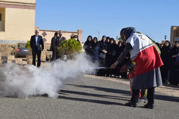 کارگاه اطفاء حریق با حضور کارشناسان خدمات ایمنی و آتش نشانی شهرداری سبزوار در دانشگاه فرهنگیان واحد علامه طباطبایی سبزوار برگزار گردید.  3