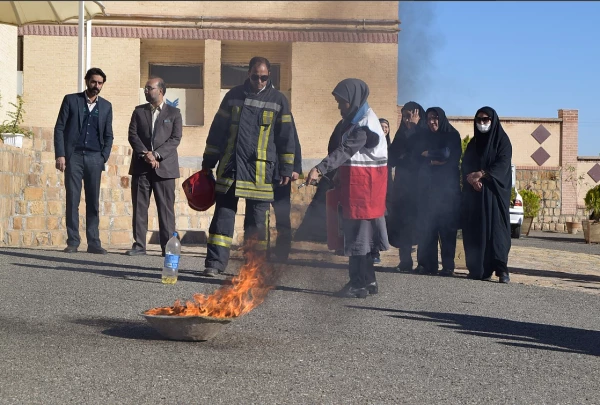 کارگاه اطفاء حریق با حضور کارشناسان خدمات ایمنی و آتش نشانی شهرداری سبزوار در دانشگاه فرهنگیان واحد علامه طباطبایی سبزوار برگزار گردید.  4