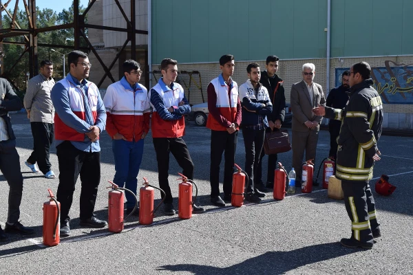 کارگاه اطفاء حریق با حضور کارشناسان خدمات ایمنی و آتش نشانی شهرداری سبزوار در دانشگاه فرهنگیان واحد علامه طباطبایی سبزوار برگزار گردید.  5