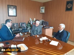 جلسه هماهنگی پیرامون آموزش آسیب های فضای مجازی و استفاده بهینه از موبایل بانک با حضور رئیس شعبه مرکزی بانک تجارت، شهرستان سبزوار صورت گرفت  3