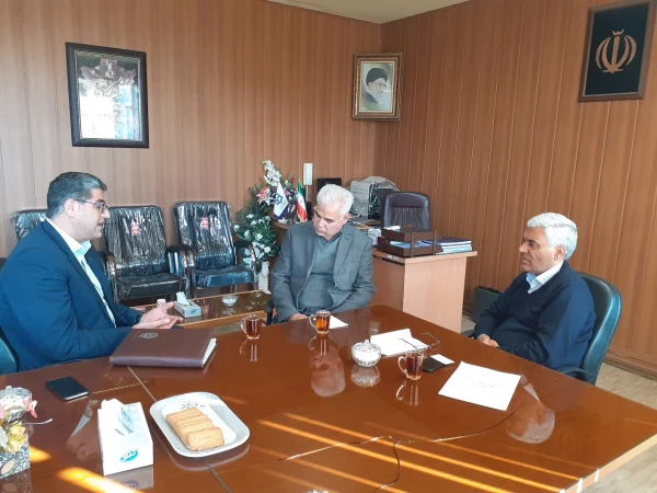 جلسه هماهنگی پیرامون آموزش آسیب های فضای مجازی و استفاده بهینه از موبایل بانک با حضور رئیس شعبه مرکزی بانک تجارت، شهرستان سبزوار صورت گرفت  3