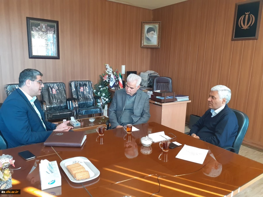 جلسه هماهنگی پیرامون آموزش آسیب های فضای مجازی و استفاده بهینه از موبایل بانک با حضور رئیس شعبه مرکزی بانک تجارت، شهرستان سبزوار صورت گرفت  3