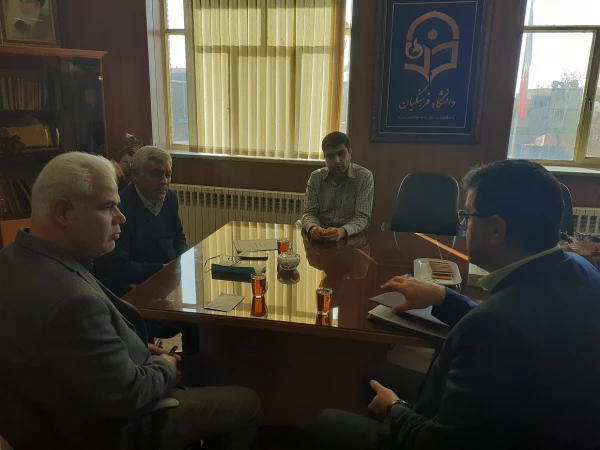 جلسه هماهنگی پیرامون آموزش آسیب های فضای مجازی و استفاده بهینه از موبایل بانک با حضور رئیس شعبه مرکزی بانک تجارت، شهرستان سبزوار صورت گرفت  5