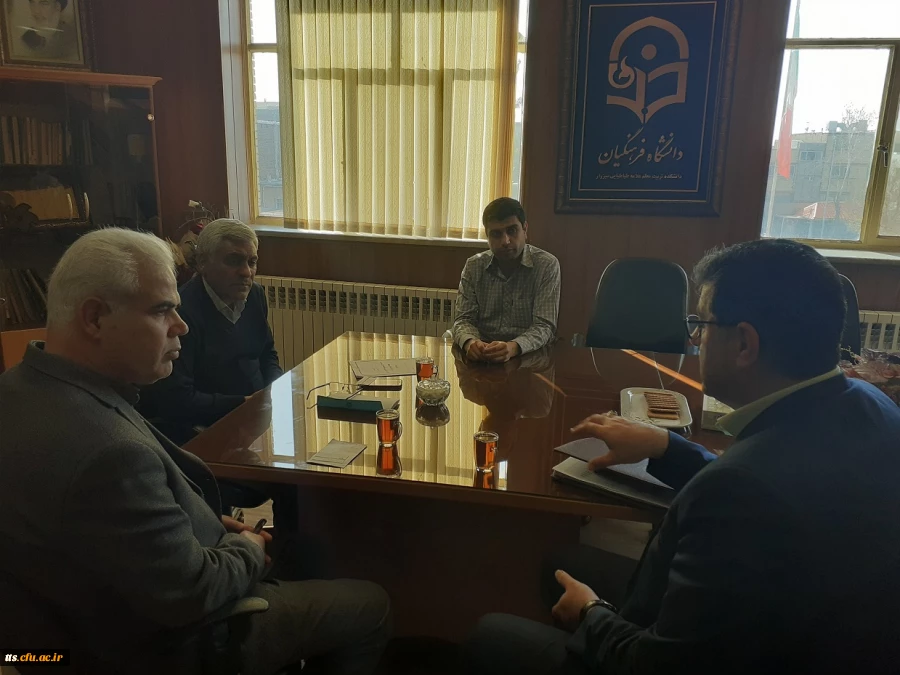 جلسه هماهنگی پیرامون آموزش آسیب های فضای مجازی و استفاده بهینه از موبایل بانک با حضور رئیس شعبه مرکزی بانک تجارت، شهرستان سبزوار صورت گرفت  5