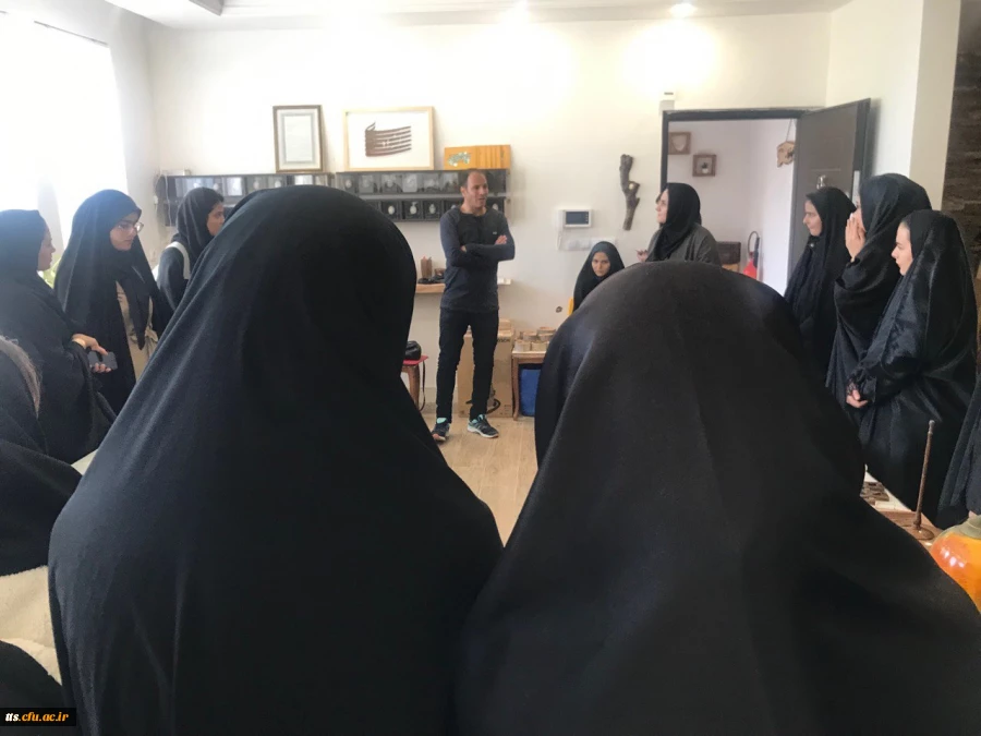 برگزاری کلاس درس، در کارگاه هنر یکی از هنرمندان شهرستان سبزوار 3