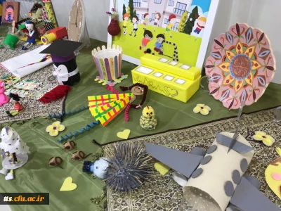 به همت دانشجو معلمان واحد (خواهران) نمایشگاه و کارگاه آثار هنری دانشجو معلمان ورودی 97 این دانشگاه، در محل سالن اجتماعات دانشگاه، برگزار گردید. 