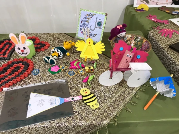 به همت دانشجو معلمان واحد (خواهران) نمایشگاه و کارگاه آثار هنری دانشجو معلمان ورودی 97 این دانشگاه، در محل سالن اجتماعات دانشگاه، برگزار گردید.  2