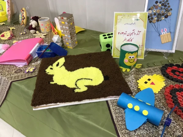 به همت دانشجو معلمان واحد (خواهران) نمایشگاه و کارگاه آثار هنری دانشجو معلمان ورودی 97 این دانشگاه، در محل سالن اجتماعات دانشگاه، برگزار گردید.  4